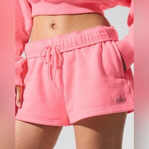 ALO Yoga NWOT Accolade Short Neon Bubblegum Pink (SOLD OUT) Size XXS